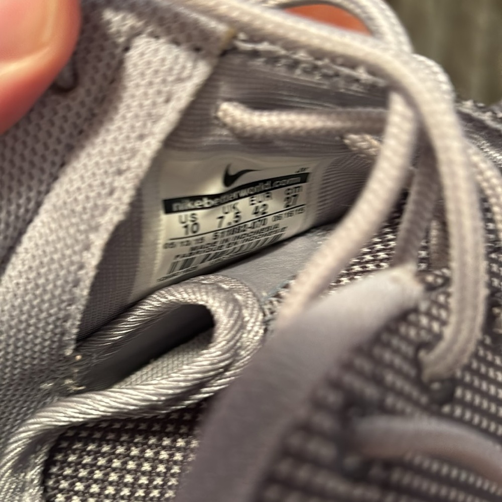 Nike - Picture 4 of 4